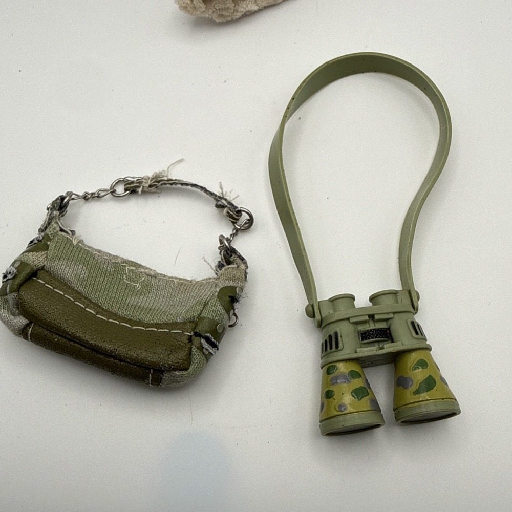 Bratz Wild Life Safari Cloe 2004 Replacement Shoes Purse Skirt & Binoculars - Picture 4 of 15